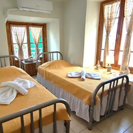 Traditional * Galaxídhion